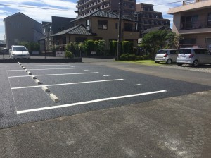 駐車場舗装工事が完了しました。